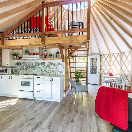 Yourtes Glamping Du Poisson Blanc Notre-Dame-du-Laus المظهر الخارجي الصورة