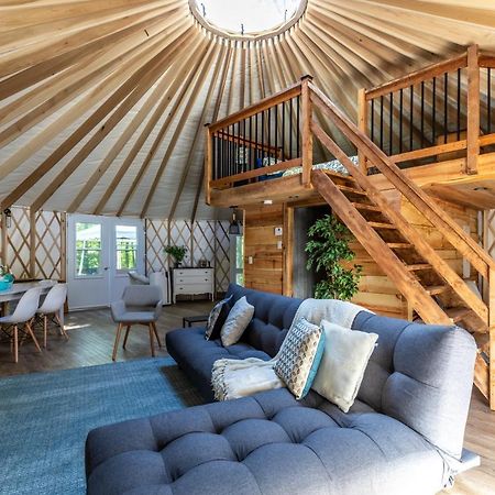 Yourtes Glamping Du Poisson Blanc Notre-Dame-du-Laus المظهر الخارجي الصورة