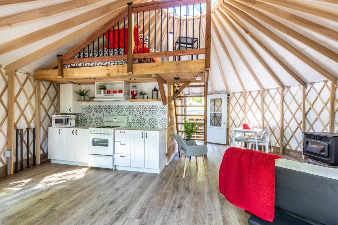 Yourtes Glamping Du Poisson Blanc Notre-Dame-du-Laus المظهر الخارجي الصورة