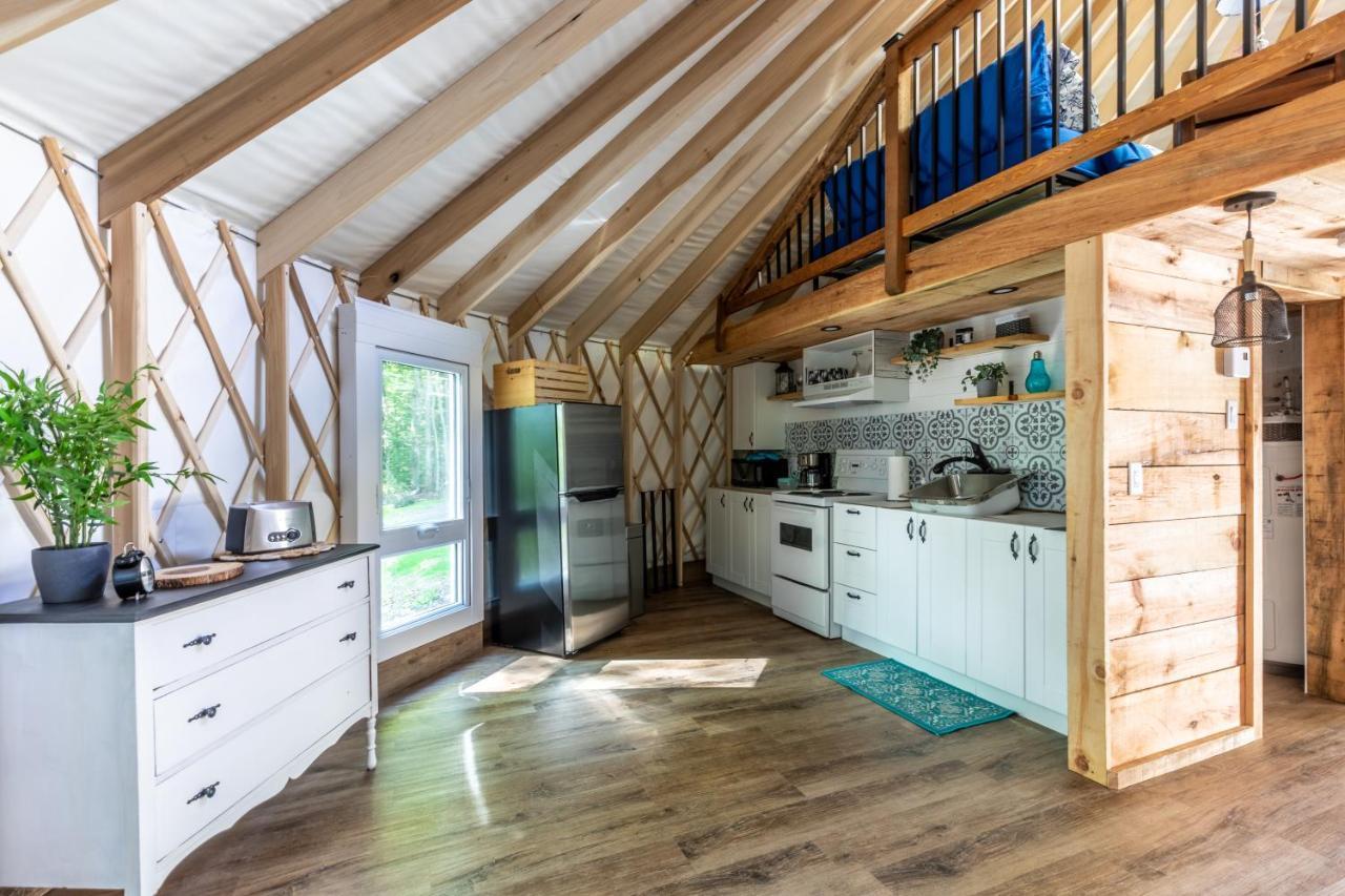 Yourtes Glamping Du Poisson Blanc Notre-Dame-du-Laus المظهر الخارجي الصورة