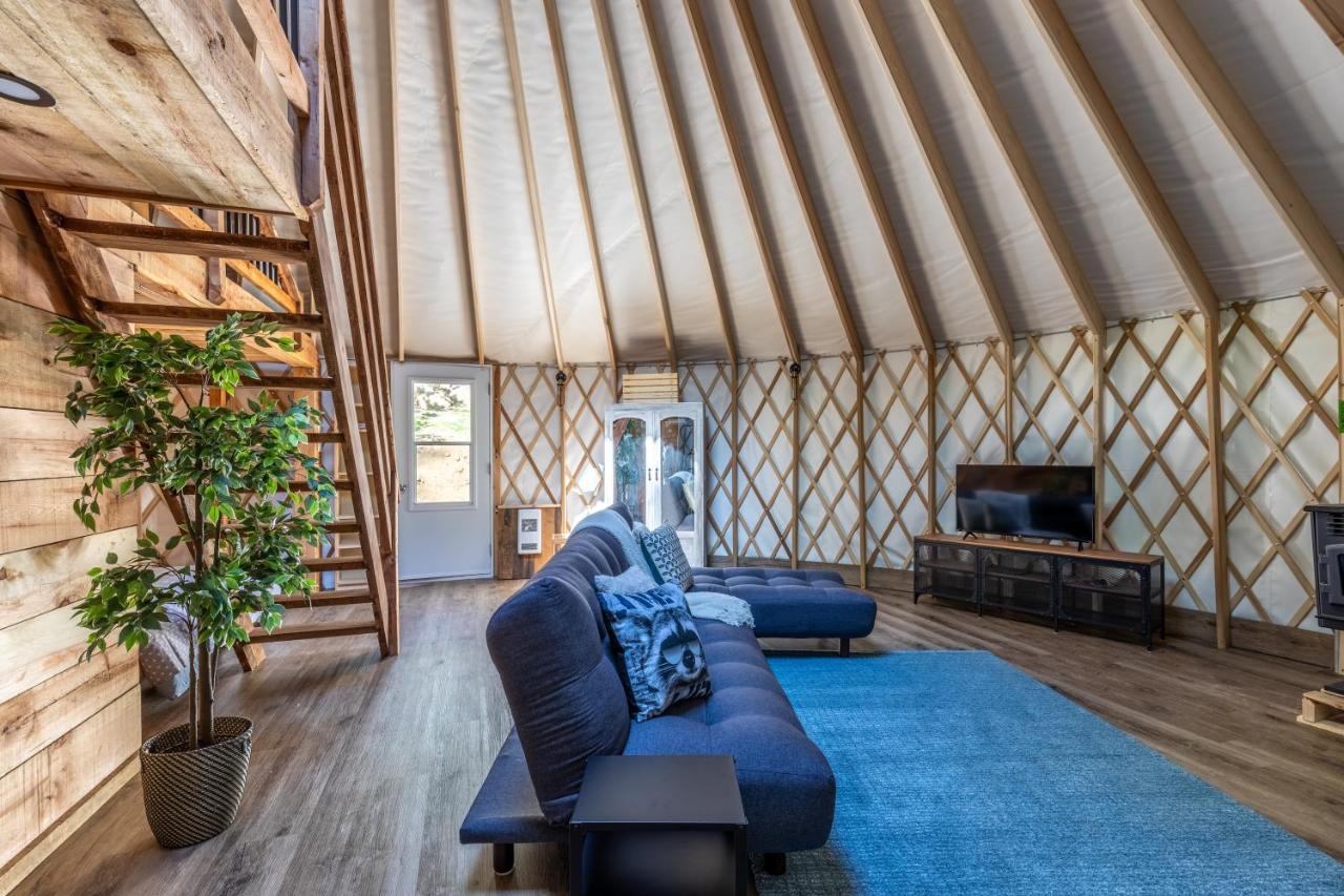 Yourtes Glamping Du Poisson Blanc Notre-Dame-du-Laus المظهر الخارجي الصورة