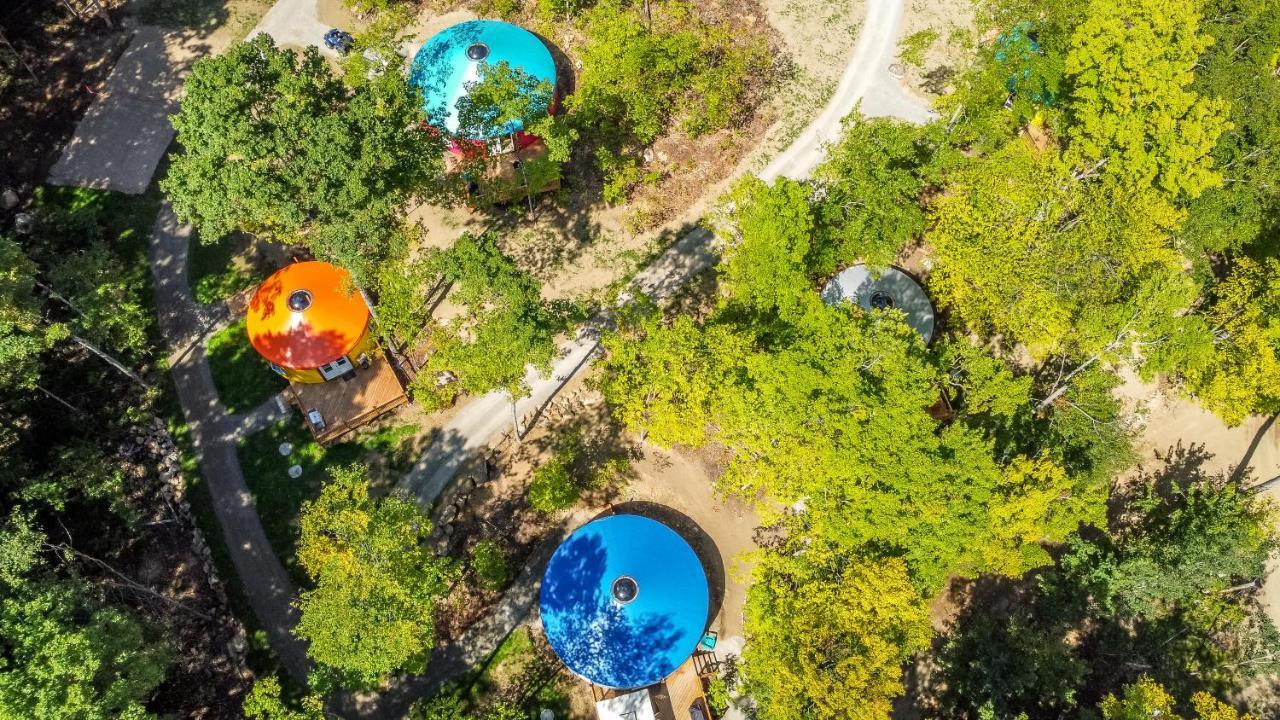 Yourtes Glamping Du Poisson Blanc Notre-Dame-du-Laus المظهر الخارجي الصورة